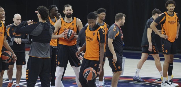 Xavi Albert durante un partido del Valencia Basket en el Roig Arena