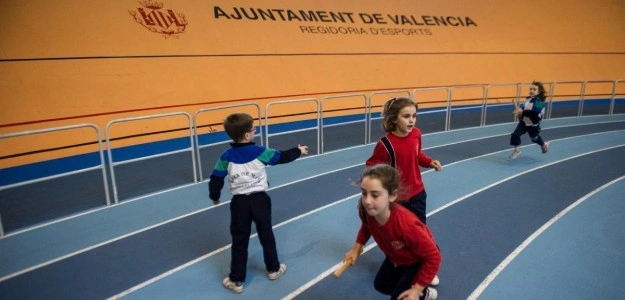 Escolares de Primaria participan en prueba de atletismo indoor