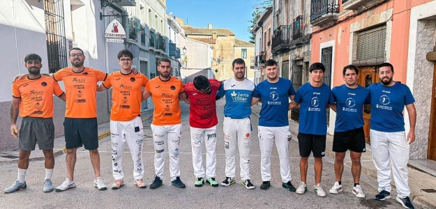 Jugadores de pilota en el trinquet durante la semifinal de la Liga de Perxa