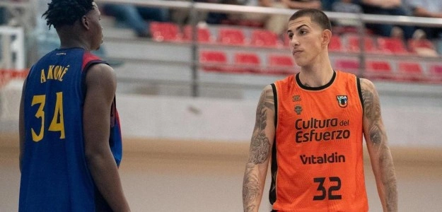 Mohamed Dabone en acción contra Valencia Basket, Liga U22