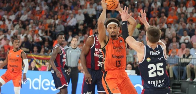 Neal Sako en acción durante Valencia Basket contra Baskonia en la ACB