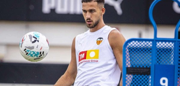 José Copete entrena con el grupo del Valencia CF tras recuperarse