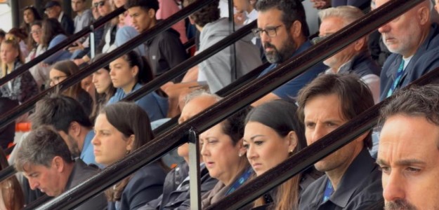 Brooke Elby en el palco del Antonio Puchades durante Valencia CF Femenino