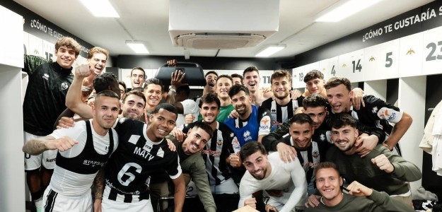 Jakobsen celebra un gol del CD Castellón ante el Real Sporting