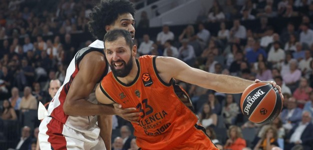 Nikola Mirotic en acción durante partido de Valencia Basket en Euroliga