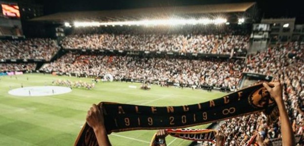 Mestalla con cielo oscuro por alerta meteorológica naranja Valencia