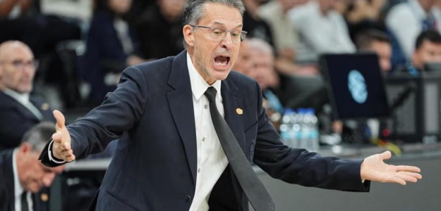 Pedro Martínez gesticula durante partido Real Madrid Euroliga baloncesto