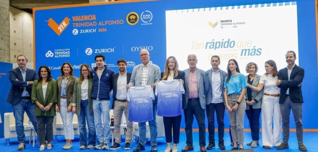 Corredores del Medio Maratón Valencia en la salida de Avenida Tarongers