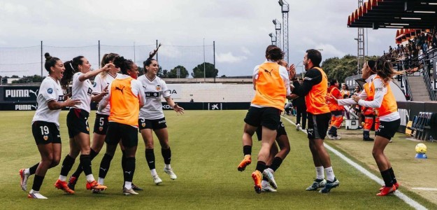 Yasmin Mrabet celebra gol Valencia CF Femenino ante Eibar