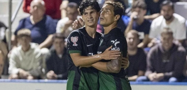 Ezequiel Ponce celebra gol Elche CF Copa del Rey Pinatar