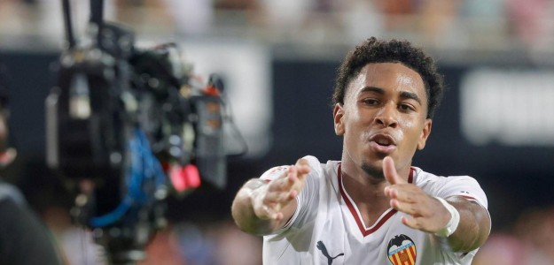 Aaron Mayol celebra gol con Valencia CF en LaLiga