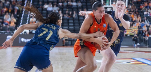 Peterson en ataque durante Valencia Basket Fenerbahce Euroleague Women