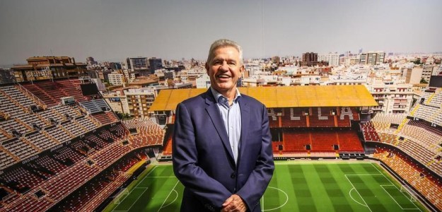 Javier Aguirre, entrenador Valencia CF, durante presentación oficial octubre 2026
