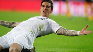 Santi Mina