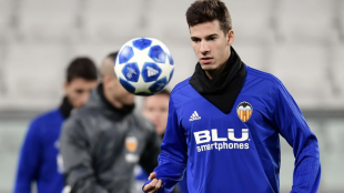 Santi Mina