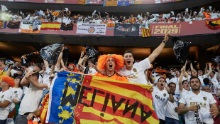 La afición celebrando un gol