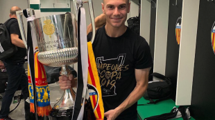 Toni Lato con la Copa