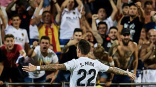 Santi Mina