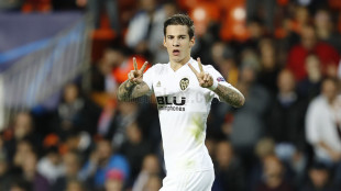 Santi Mina celebra un gol