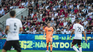 Gabriel PaulistaRubén Baraja ha podido “cerrar el fichaje” de Gabriel Paulista, al menos en el tramo deportivo, ya que el problema con el central español de origen brasileño sigue siendo el mismo: con amortización más el sueldo, ahora mismo es el futbolista más caro de esta plantilla. Desconozco cómo van las negociaciones para poder ajustar ese contrato, porque parte que existe voluntad mutua, siempre y cuando se tenga en cuenta la realidad económica del club a día de hoy. Ese “detalle” no es menor, ni much