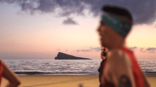 Benidorm Half 2025: Éxito rotundo con más de 9.000 corredores en la emblemática carrera