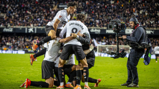 Afición del Valencia desata polémica con cánticos ofensivos en derbi local