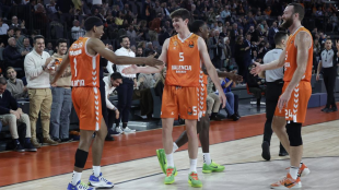 El Valencia Basket brilla en el Roig Arena y conquista a los aficionados