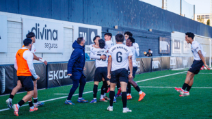 Emotiva victoria del VCF Mestalla en un partido marcado por la adversidad