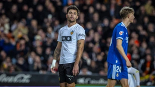 Valencia CF se enfrenta al Levante UD con importantes bajas en la plantilla