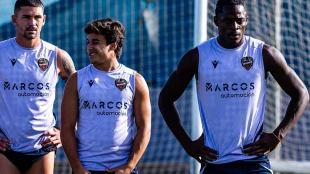 El Levante busca oxígeno en el Camp Nou: horario y dónde ver