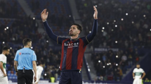Adrián de la Fuente durante un partido con el Levante UD