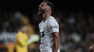 Aficionados del Valencia exigen cambios tras protesta en Mestalla