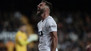Aficionados del Valencia exigen cambios tras protesta en Mestalla