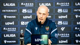 Calero, entrenador del Levante, confía en revertir la situación a pesar de las críticas