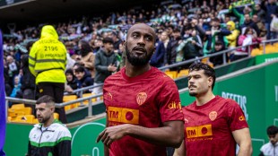 Dudas en la defensa del Valencia: ¿Thierry, un reconvertido o un canterano en el lateral?