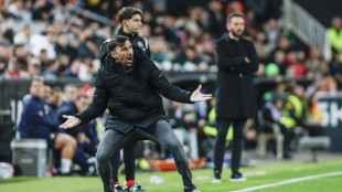 El Elche CF afronta un duro desafío ante el FC Barcelona tras una racha complicada