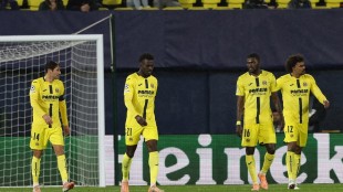 El Villarreal CF sufre una defensa vulnerable en Champions League frente a su solidez en LaLiga