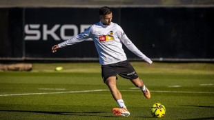 Julen Agirrezabala, el guardián que asegura la portería del Valencia CF