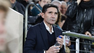 Marcelino ve difícil disputarle la Liga a Madrid y Barça