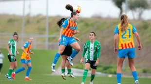 Nuevo refuerzo en la defensa del VCF Mestalla con Amos Wanjala