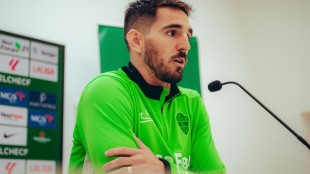 Pedro Bigas, el central del Elche CF, se prepara para un emocionante partido contra su exequipo Real Mallorca