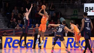 Valencia Basket se impone en un emocionante duelo ante Baskonia con canasta decisiva de Kam Taylor