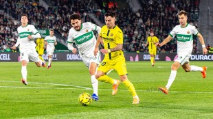 Villarreal se impone ante un combativo Elche con gol de Moleiro y Mikautadze