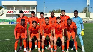 Jugadores del Novelda CF celebrando uno de los goles contra el Villena CF en el partido de liga.