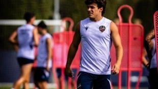 Carlos Espí traza el plan del Levante UD para recibir al Alavés