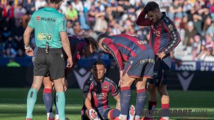 Kervin Arriaga durante un partido con el Levante UD esta temporada