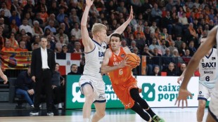 Xabi López-Arostegui durante un entrenamiento del Valencia Basket en el Roig Arena