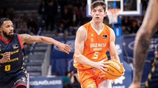 Jugadores del Valencia Basket durante un entrenamiento preparatorio para la Copa ACB