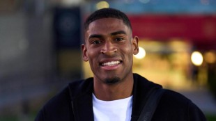 Cristhian Mosquera durante su debut con la selección española absoluta