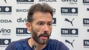 Corberán durante rueda de prensa confirmando bajas Valencia CF